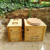 Toilettes sèches en bois de récupération avec bacs à copeaux