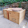 Toilettes sèches en bois de récupération avec bacs à copeaux